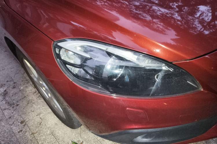 Used Volvo V40 2014 Cross Country T5 AWD Smart Luxury Edition Right Front Headlight