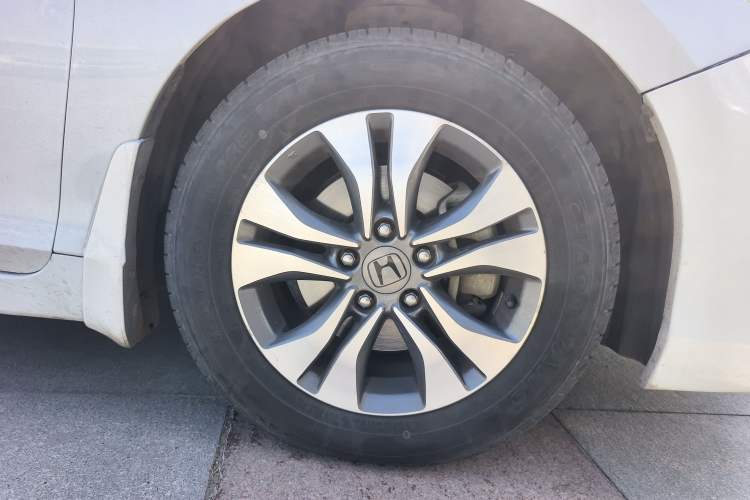 Used Honda Accord 2014 2.0L LX Comfort Edition Right Front Wheel Hub