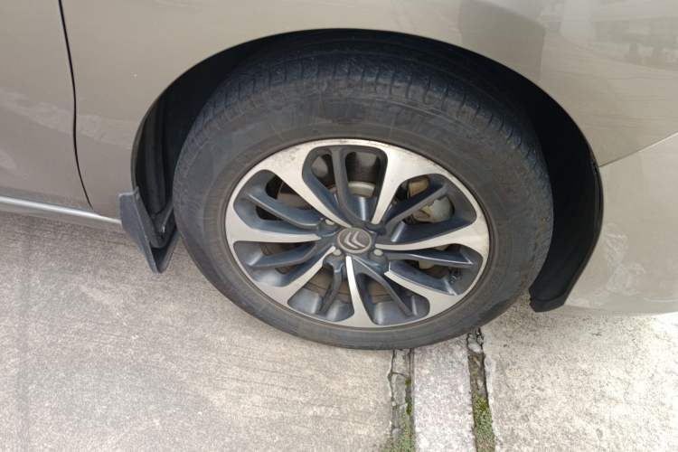 Used Citroen C4L 2016 1.2T Automatic Elite Model Right Front Wheel Hub