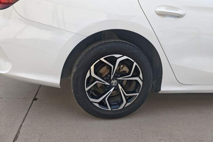 Used MG 5 2023 180 DVVT Manual Fashion Edition
