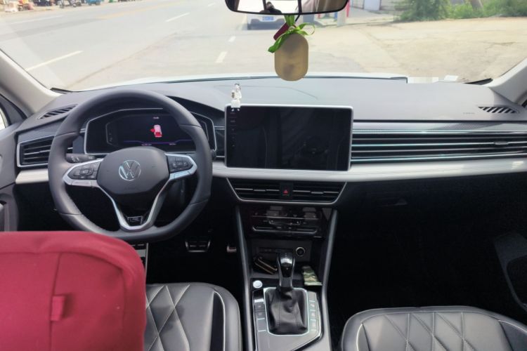 Used Volkswagen Tiguan L 2024 330TSI Automatic Two-Wheel Drive R-Line Enhanced Edition Center Console