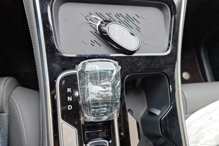 Used JAC Refine RF8 PHEV 2024 Zhiling Edition 1.5T 150KM Flagship Model – Lithium Iron Phosphate
