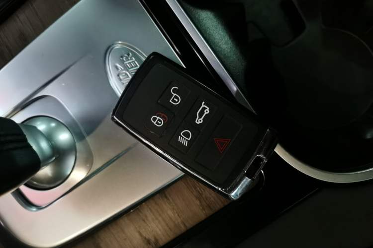 Used Land Rover Discovery Sport New Energy 2021 P300e Performance Tech Edition Interior 1