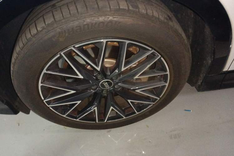 Used Audi Q5 e-tron 2022 40 e-tron Starlight Edition Mech Kit
