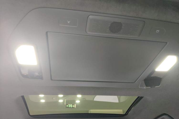 Used Zeekr 009 2024 Six-Seat Executive Version 4WD 108 kWh Headliner