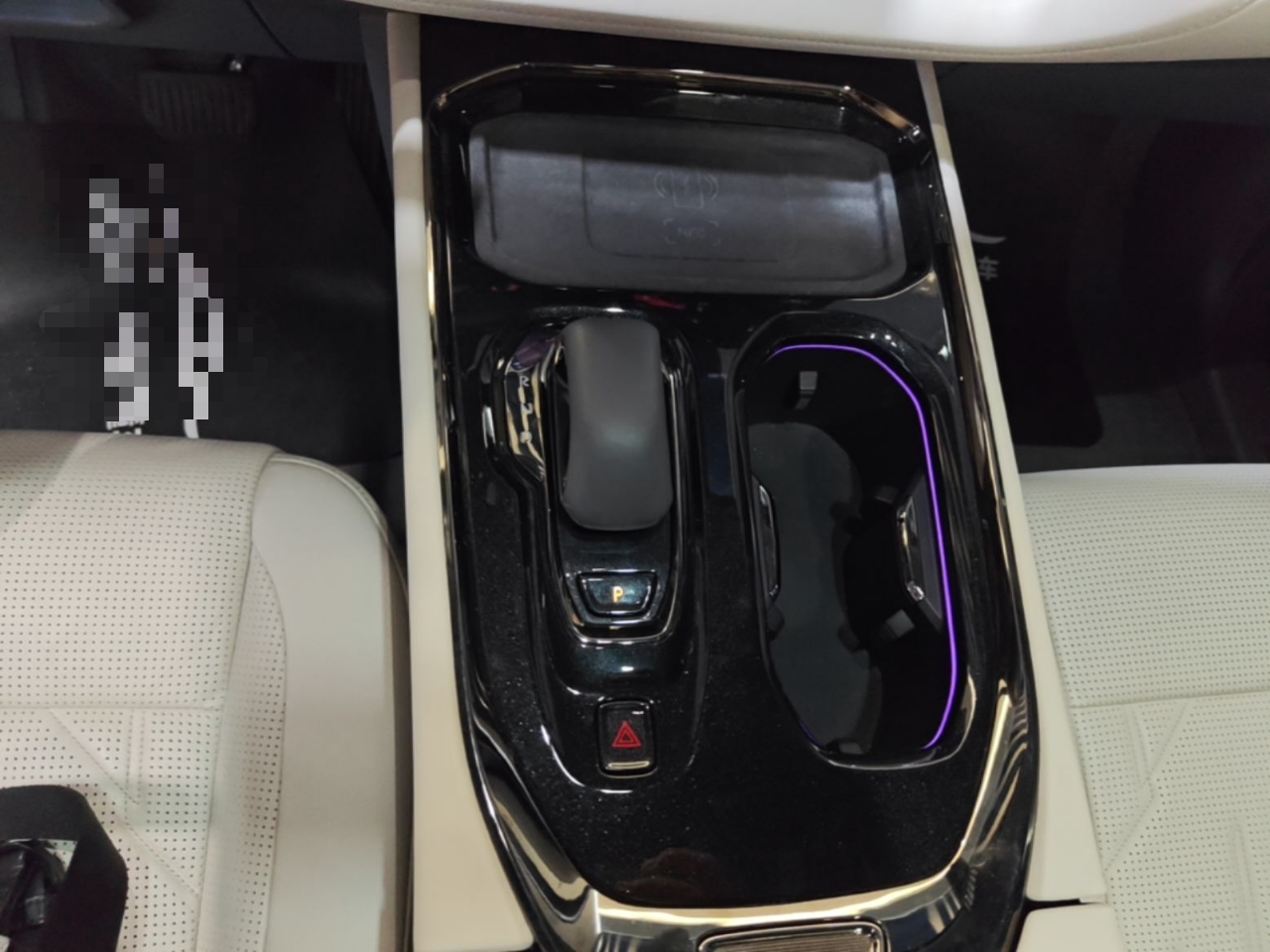 Zeekr 009 2024 7-Seater Walk-Through Version Four-Wheel Drive 108 kWh — снимка 16