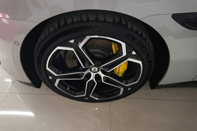 Used Xiaomi Auto SU7 2024 Four-Wheel Drive Ultra-Long Range Advanced Intelligent Driving Max Edition Left Front Wheel Hub