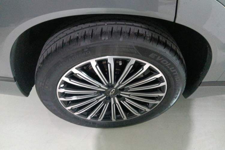 Used Chery Tiggo 9 C-DM 2025 1.5T 106KM Ultra-Comfort Edition 5 Seats Lithium-NMC Right Rear Wheel Hub