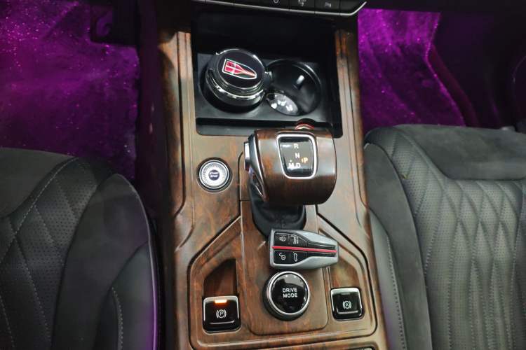 Used Hongqi HS5 2022 Revised Version 2.0T Smart Connect Flagship Edition
