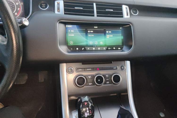 Used Land Rover Range Sport 2017 3.0 SC V6 SE Audio And AC Panel