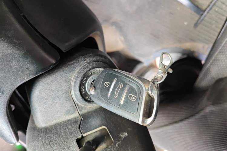 Used JAC Group Refine 2011 2.0L Shuttle Gasoline Standard Edition HFC4GA3 Vehicle Key