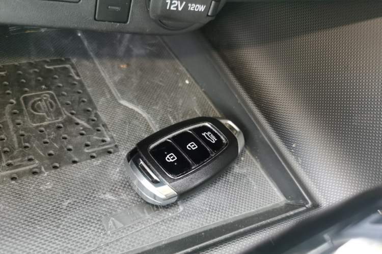 Used Hyundai Elantra 2023 1.5L CVT LUX Prestige Edition Vehicle Key