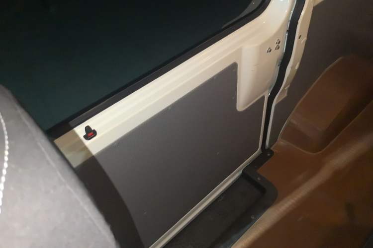 Used SAIC MAXUS Xintu V80 2021 2.0T PLUS AMT City Edition Short Wheelbase Ultra-Low Roof 5/6-Seater
