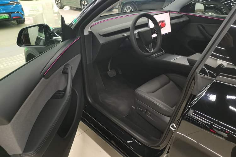 Used Tesla Model Y 2025 Rear-Wheel-Drive Version