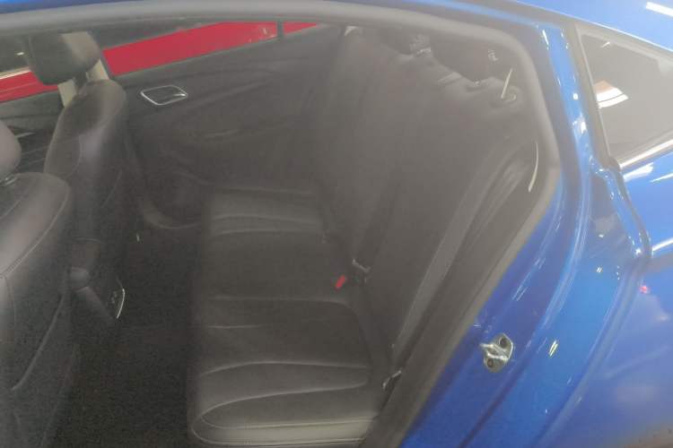 Used Roewe i5 2019 GL 20T Automatic 4G Connected & Ultra-Cool Play Edition
