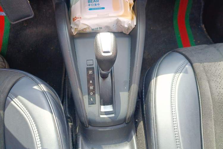 Used Nissan Kicks 2021 1.5L XL CVT Cool Enjoyment Edition Gear Lever