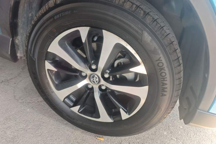 Used Toyota RAV4 2016 2.0L CVT Two-Wheel Drive Smart Edition China V Standard Right Front Wheel Hub