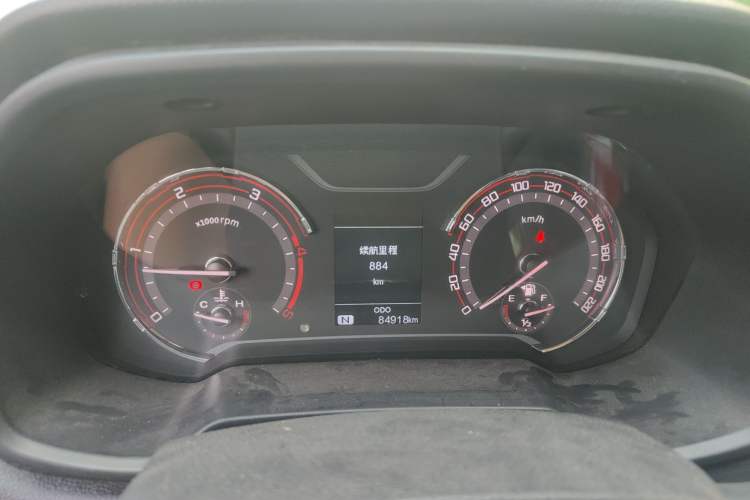 Used SAIC MAXUS T70 2019 2.0T Diesel Automatic Two-Wheel Drive Comfort Edition Standard Box with High Chassis