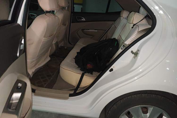 Used Baojun 630 2013 1.5L manual standard version
