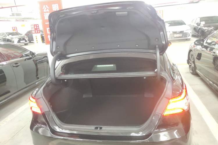 Used Toyota Camry 2021 2.0G Luxury Edition
