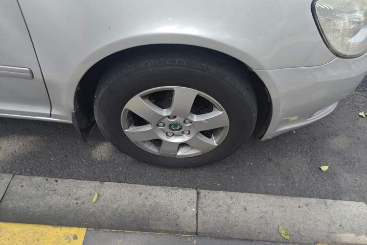 Used Skoda Octavia 2012 1.6L Automatic Yijun Edition Right Front Wheel Hub