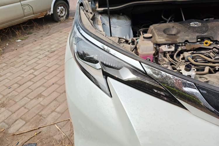 Used Toyota SIENNA 2024 2.5L Hybrid Comfort Edition Right Front Headlight