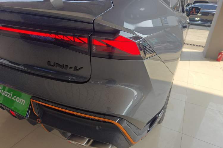 Used Changan UNI-V 2023 2.0T Leading-Speed Edition
