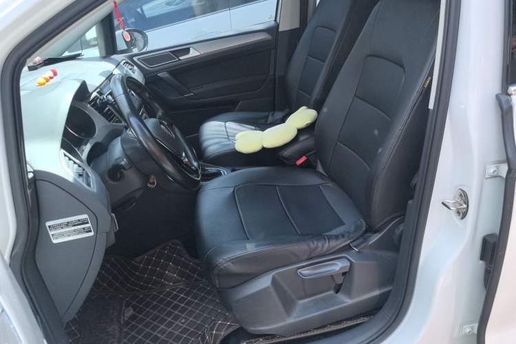 Used Volkswagen Golf Sportsvan 2016 230TSI Automatic Trend Edition Left Front Seat