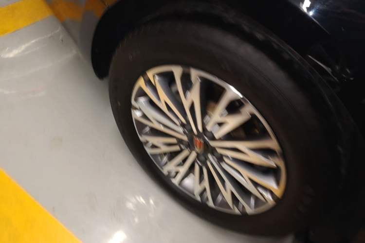 Used Hongqi H5 2023 2.0T Automatic Smart Connect Flagship Edition Right Rear Wheel Hub