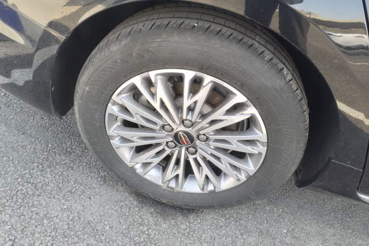 Used Hongqi H5 2024 1.5T DCT Smart Connect Flagship Edition Right Rear Wheel Hub