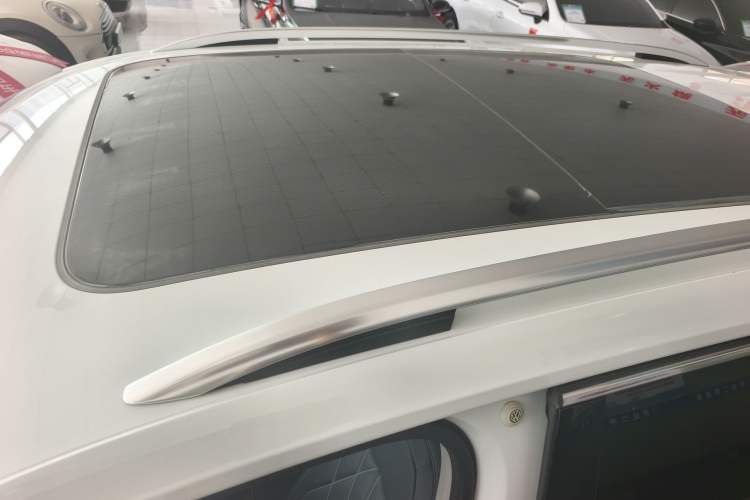 Used Volkswagen Tiguan L 2023 Restyled 330TSI Automatic Two-Wheel Drive R-Line Enhanced Comfort Version Roof