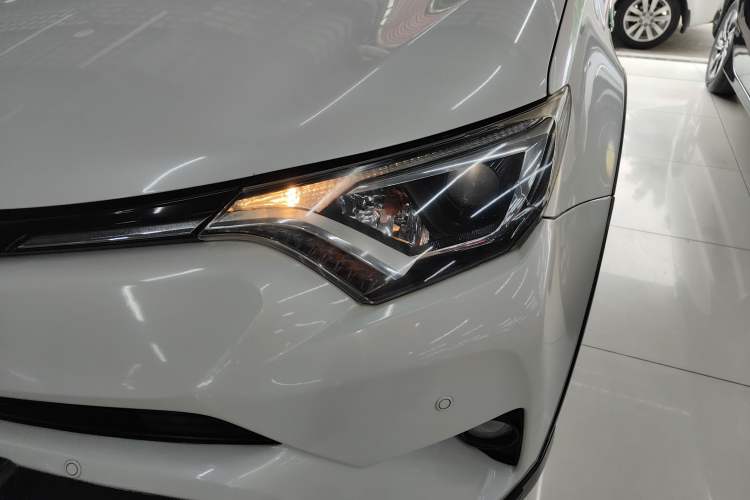 Used Toyota RAV4 2018 2.0L CVT Two-Wheel Drive Fashion X Edition