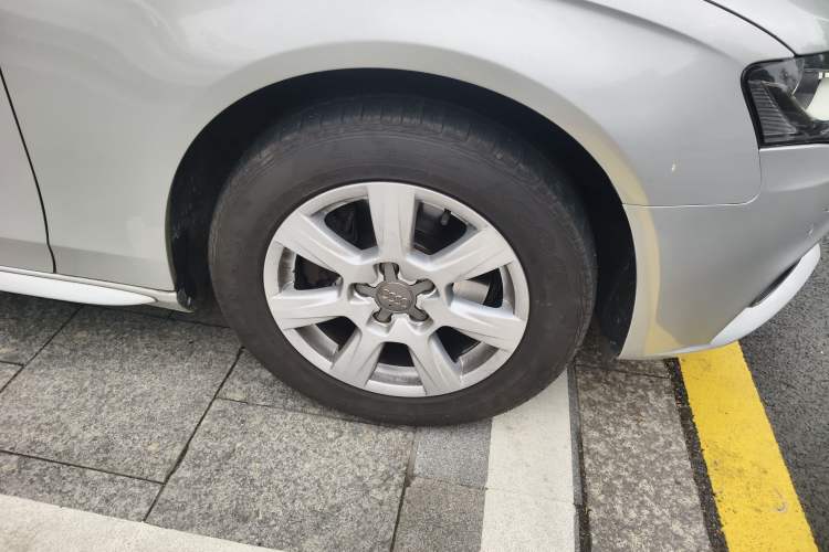 Used Audi A4L 2012 2.0 TFSI automatic standard version