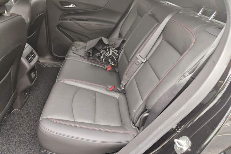 Used Chevrolet Equinox 2019 Redline 550T Automatic All-Wheel-Drive Trailblazer RS China VI Standard Left Rear Seat