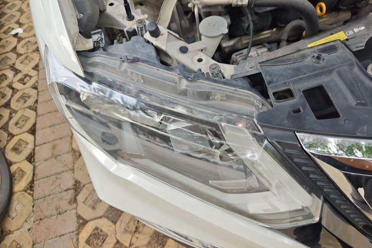 Used Nissan X-Trail 2017 2.0L CVT Smart Enjoyment Version 2WD Right Front Headlight