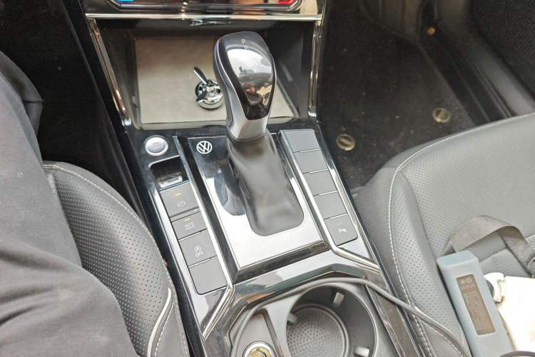 Used Volkswagen Passat 2024 380TSI Dragon Edition Gear Lever