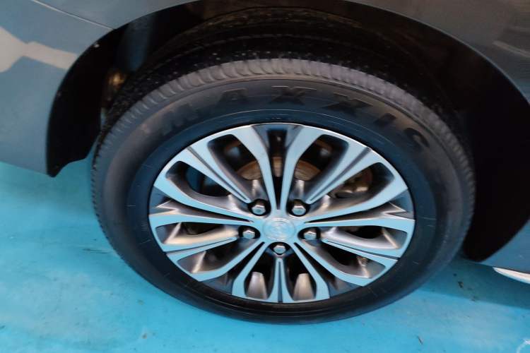 Used Buick GL8 2023 Land Executive Class Comfort Model
