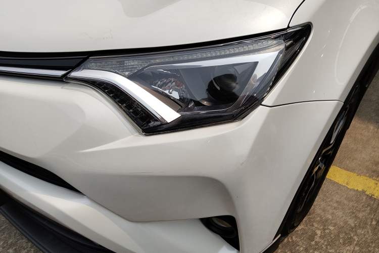 Used Toyota RAV4 2016 2.0L CVT Two-Wheel Drive Fashion Edition China V Standard Left Front Headlight