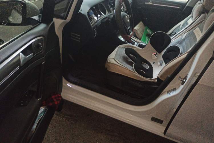 Used Volkswagen Golf 2015 1.4TSI Automatic Comfort Model Driver Seat