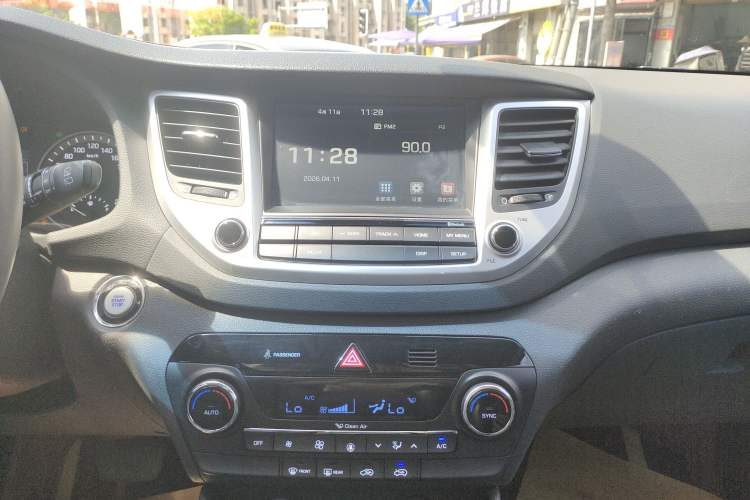 Used Hyundai Tucson 2015 1.6T Dual-Clutch Two-Wheel-Drive Smart Model Audio And AC Panel