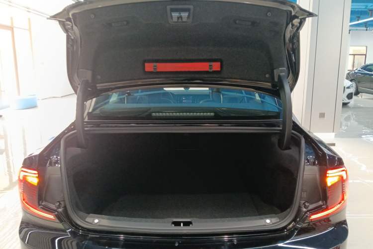 Used Volvo S90 2025 B5 Zhiyi Luxury Edition
