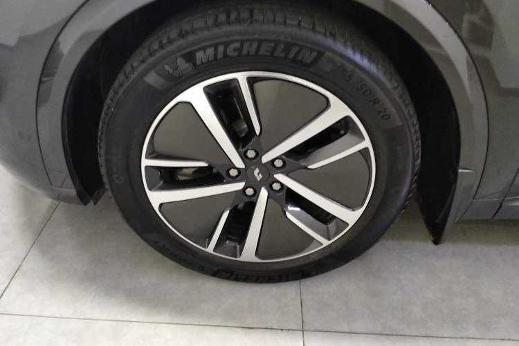 Used Li Auto L8 2024 Pro Model Left Front Wheel Hub