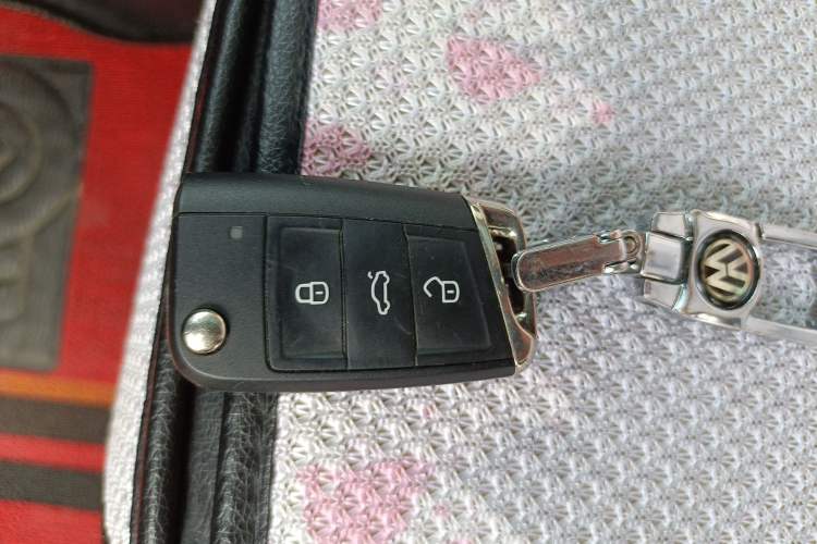 Used Volkswagen T-ROC 2018 280TSI DSG Two-Wheel Drive Comfort Version China VI Standard
