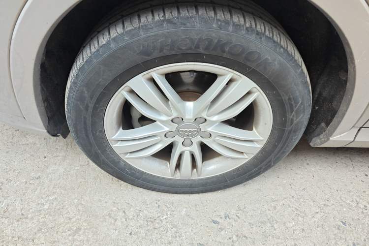 Used Audi Q3 2015 30 TFSI Comfort Model Left Front Wheel Hub