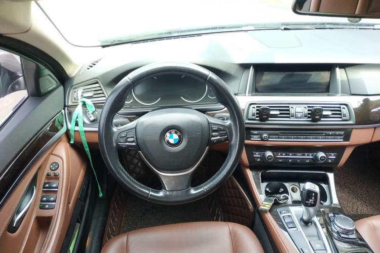 Used BMW 5 Series 2017 528Li Leading Model
