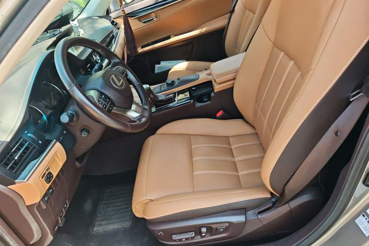 Used Lexus ES 2017 300h Mark Levinson Comfort Edition
