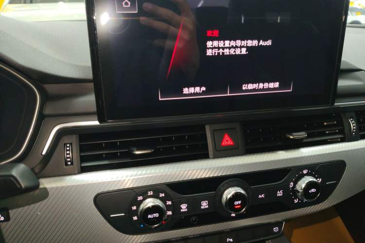 Used Audi A4L 2020 40 TFSI Fashionable and Elegant Model Audio And AC Panel