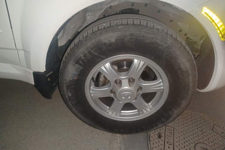 Used Haval H5 Classic 2012 European-style 2.0L Two-Wheel Drive Elite Model Right Front Wheel Hub