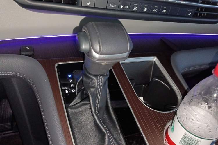 Used Toyota Granvia 2023 2.5L Hybrid Prestige PLUS Edition Gear Lever