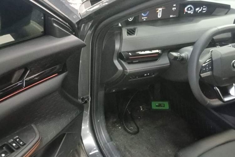 Used CHANGAN UNI-V 2025 1.5T 500Bar High-Energy Version Driver Seat